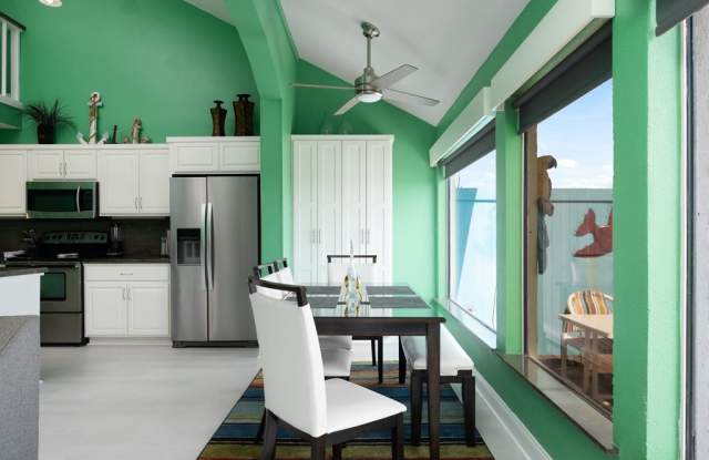 1323 Harbor Island Dr.