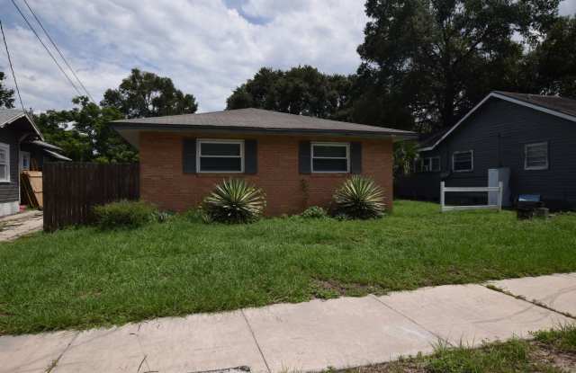 2/1 Duplex For Rent at 305 West Hancock Street Lakeland, FL 33803