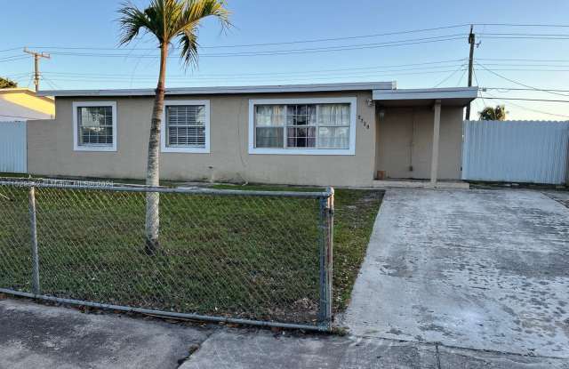 5720 SW 38th Ct - 5720 Southwest 38th Court, Davie, FL 33314