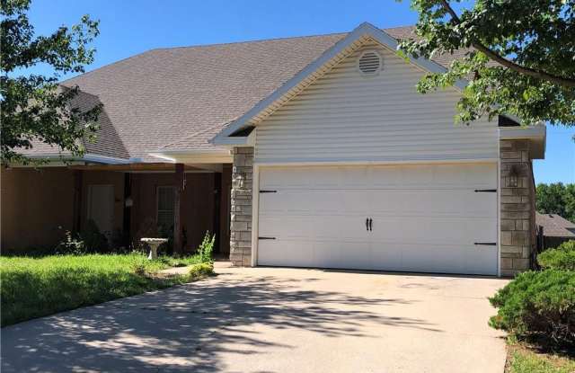 3204  SW Windrift  AVE Unit #1