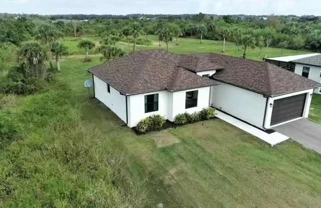 585 41st Avenue Northwest