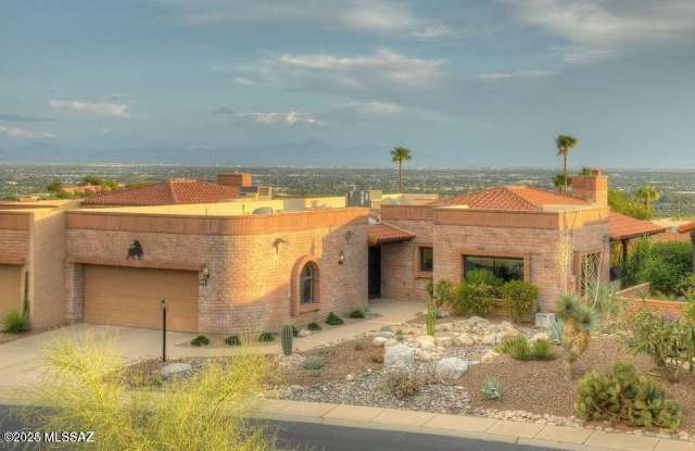 4473 N Plaza De Toros