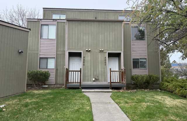NE Bend 2bed/1.5bath Townhome Near St Charles