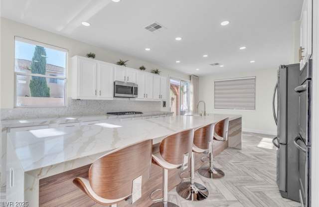 9885 Shadycrest Court