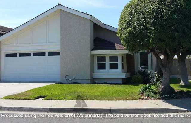 This single level 3 Bed, 2 Bath 1538 sq.ft. home in Irvine