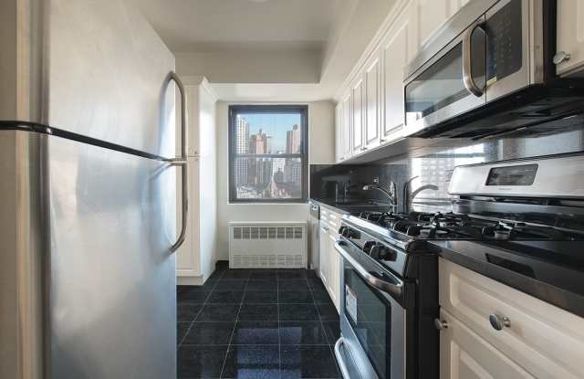 160 W 97th St