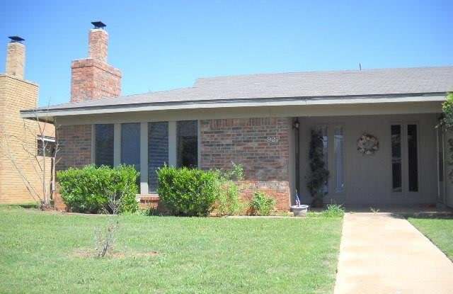 927 Minter Lane - 927 Minter Lane, Abilene, TX 79603