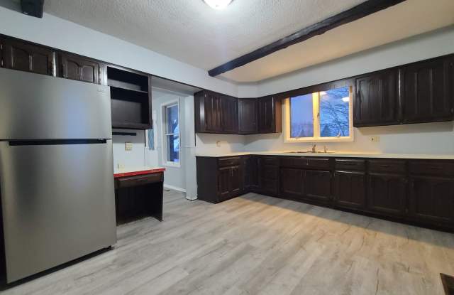 Photo of Spacious 5-bedroom, 2-bathroom home in Baroda