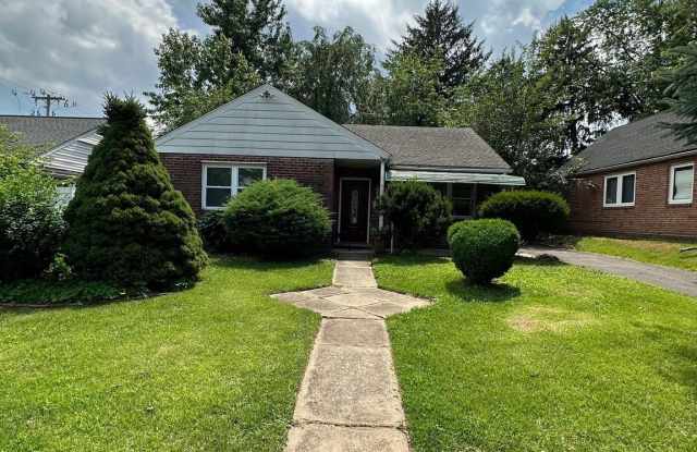 Photo of 682 RENNARD Street