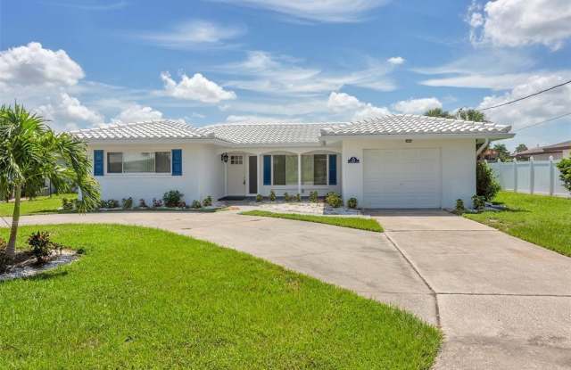 315 BUTTONWOOD LANE - 315 Buttonwood Lane, Harbor Bluffs, FL 33770