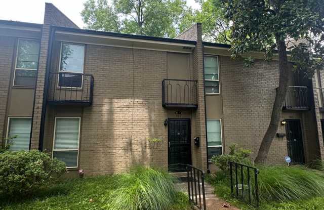 Photo of 2BD/1.5BA Townhouse located in East Memphis!