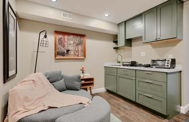 24 South Potomac Street