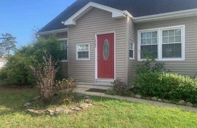 Photo of 1560 Whittier Avenue