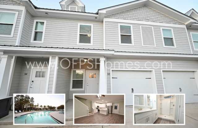 Community Pool! Home in Freeport