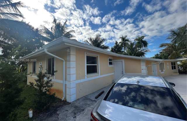 1501 Lauderdale Villa Dr