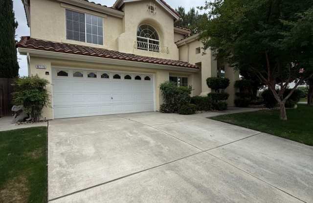 Spacious 4 Bed / 3 Bath Home in Haggin Oaks!