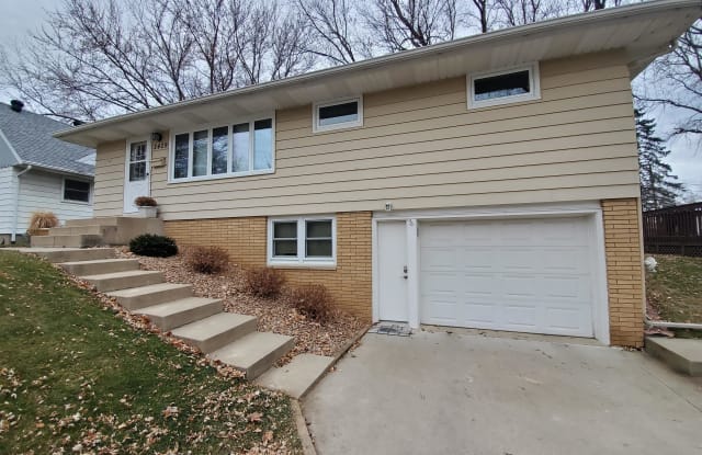 2429 25th Street Northwest - 2429 25th St NW, Rochester, MN 55901