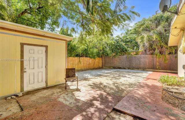 Photo of 720 SE 15th St