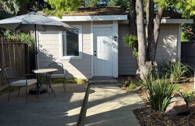 Beautiful single family home in peaceful Granite Bay, huge yard and upgrades!!