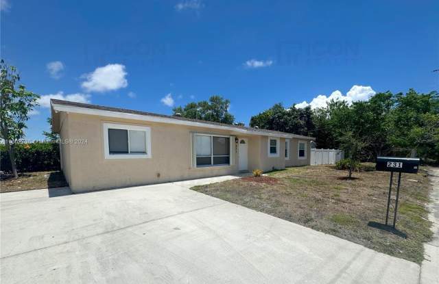 231 NW 4th St