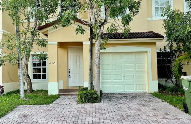 4123 NE 24th Dr - 4123 NE 24th Dr, Homestead, FL 33033