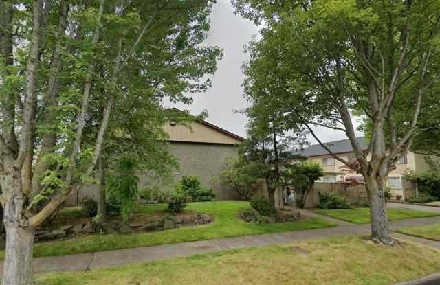 2 Bedroom 1 Bathroom Close to Owens Rose Garden!