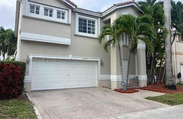 10863 NW 53 LN