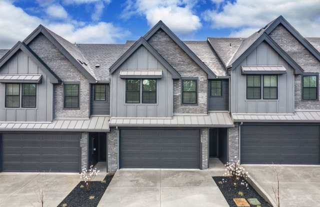 Luxury Townhome for Lease at the Courtyards at Hidden Crest - 7013 NE 132nd Way