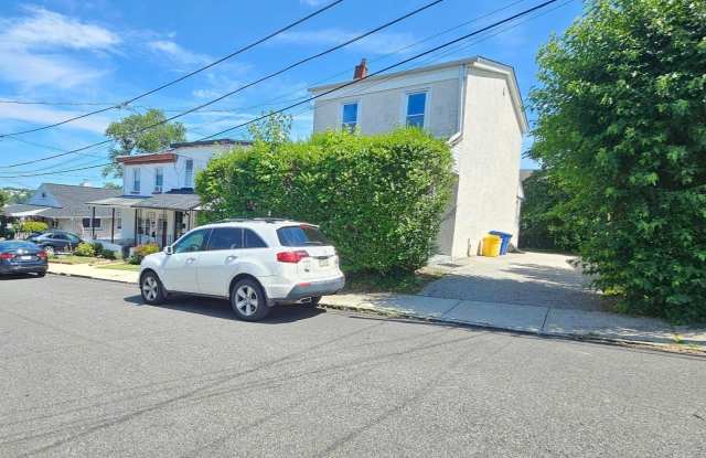 130 ROCKLAND Avenue