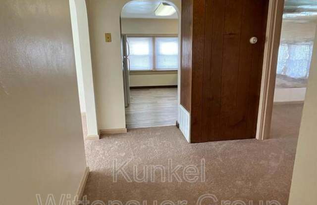 24 A Iowa Ave (Upstairs)