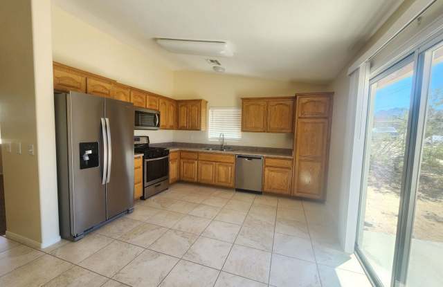 Beautiful 3 Bedroom Home In Indian Cove - 6722 Pine Spring Avenue, Twentynine Palms, CA 92277