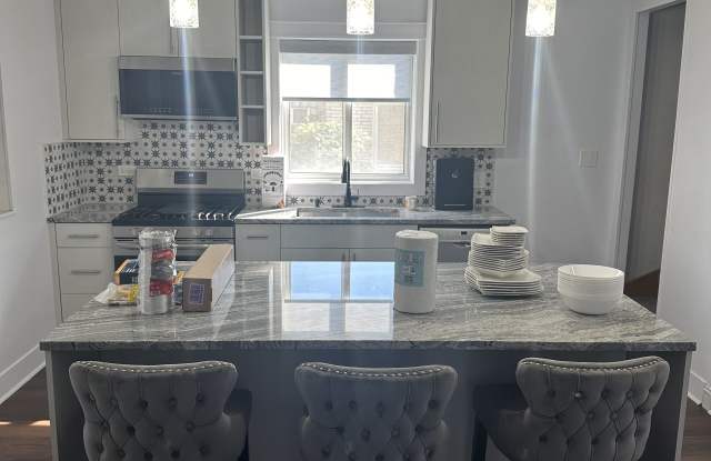 Photo of 7109 Keeler Ave