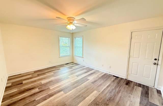 Four Bedroom Near Downtown Available for Pre-Lease!