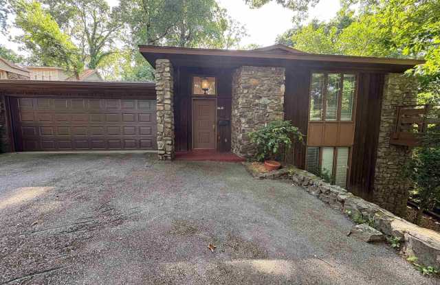 2620 N Taylor