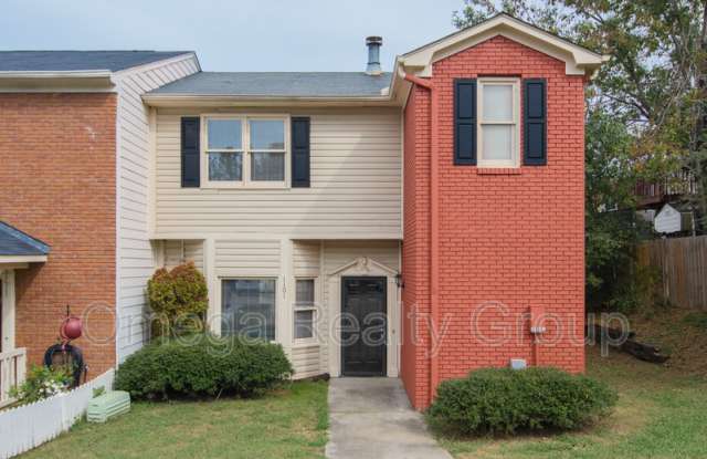 1101 Hillsboro Ln