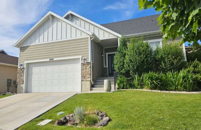 1848 Woodview Drive West