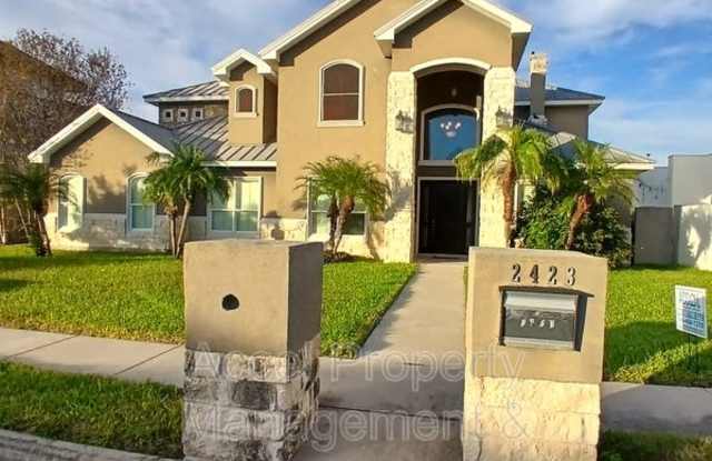 Photo of 2423 W. Hampton Ave.