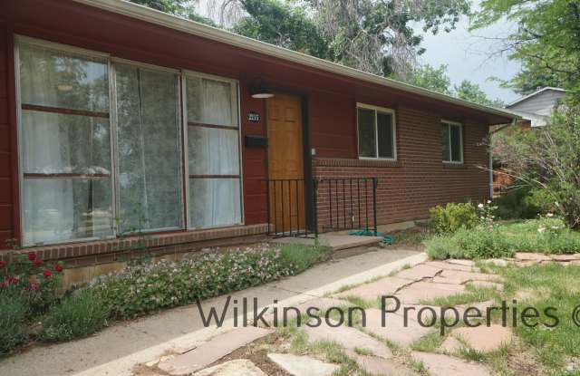 2215 Nicholl Street West