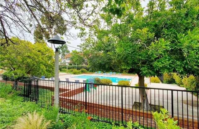 28025 Ridgecove Court N