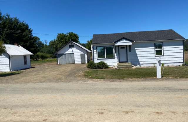 3 Bedroom 1 Bath Country Home - 2177 Curry Road, Douglas County, OR 97471