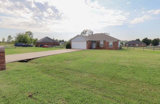 3 Bed / 2 Bath in Collinsville!