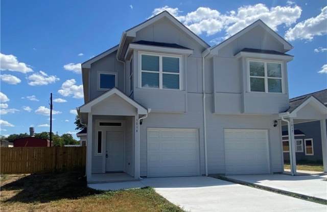 1006 E Fannin Street