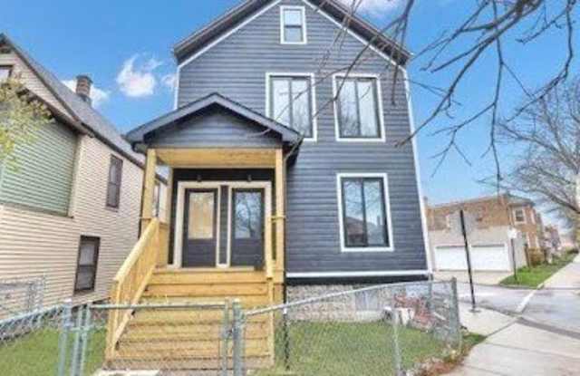 Photo of 4728 N Kennicott Avenue unit: 2