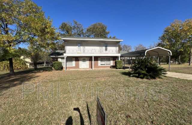 40 Andrews Dr