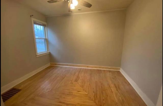 Photo of Hoff - 05 - 1527 Ferry Street