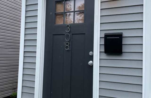 Photo of Beautifully Renovated 2 bed 2 bath Home in Shelby Park!