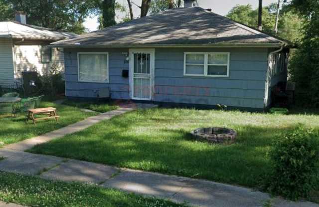 816 East 35th Court