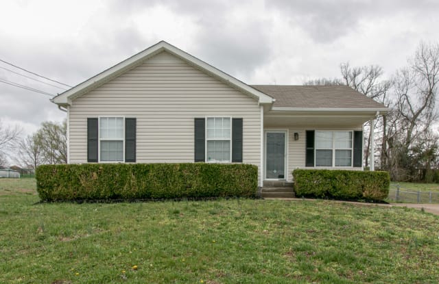 3381 Summerfield Dr - 3381 Summerfield Dr, Clarksville, TN 37042