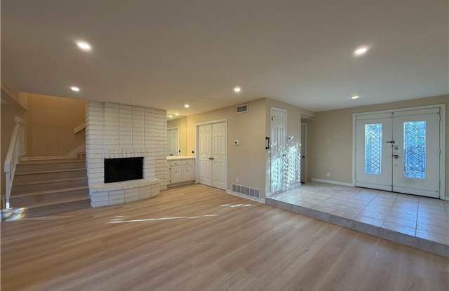 6519 E E Paseo Diego