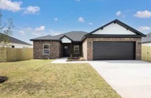 311 Grove  LN